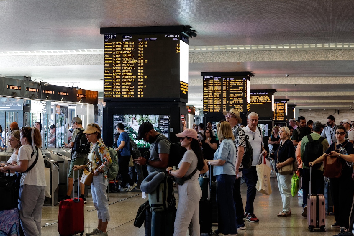 Ci sono stati disagi nella circolazione dei treni a sud di Salerno per il ritrovamento di una bomba della Seconda guerra mondiale