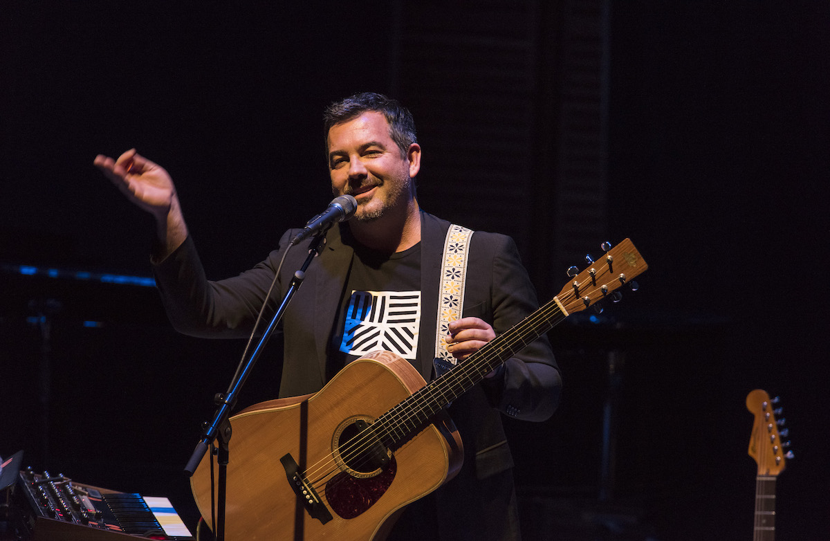 È morto a 56 anni il cantautore statunitense Duncan Sheik, quello di “Barely Breathing”
