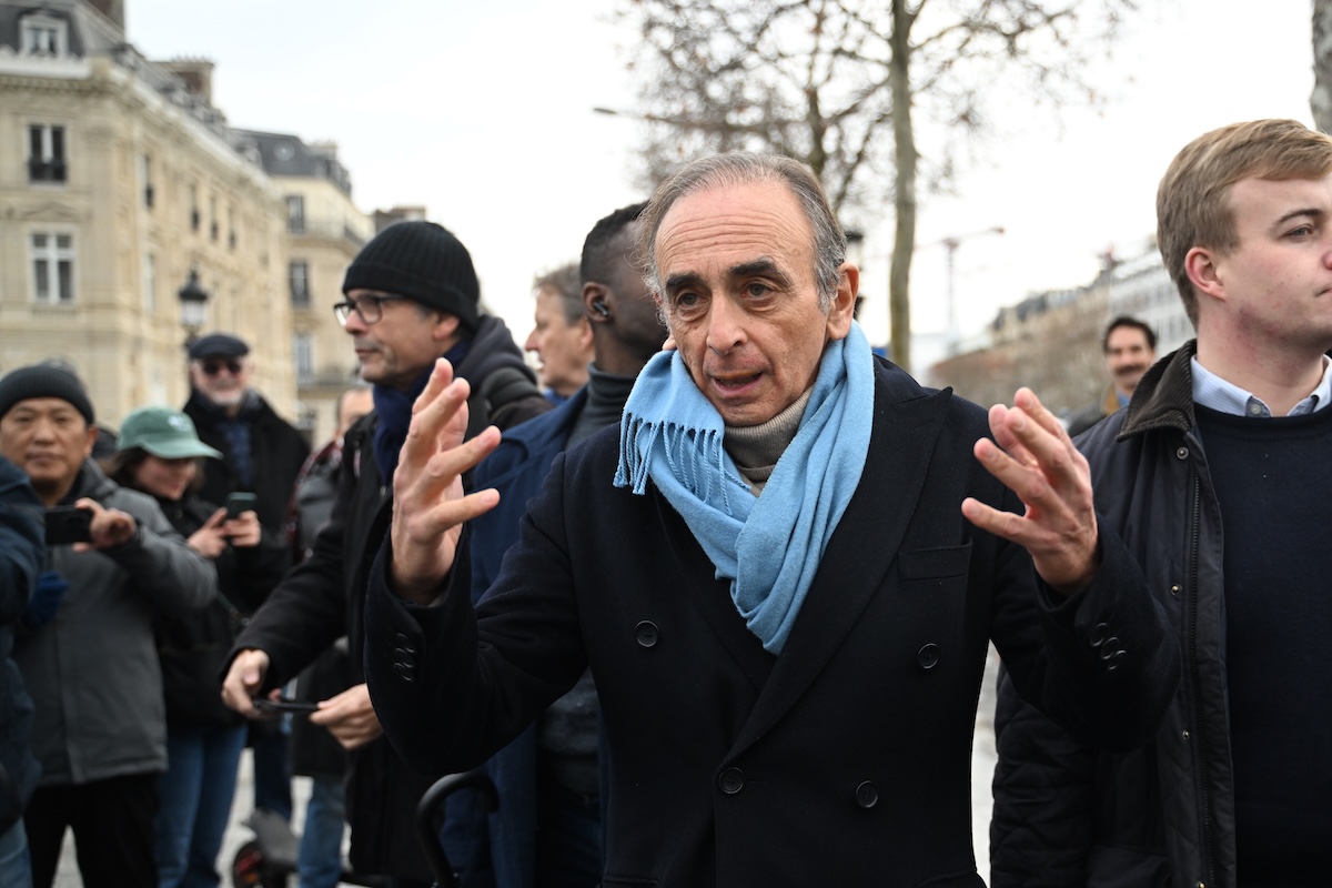 In Francia il politico di estrema destra Éric Zemmour ha detto che si ricandiderà alle elezioni presidenziali