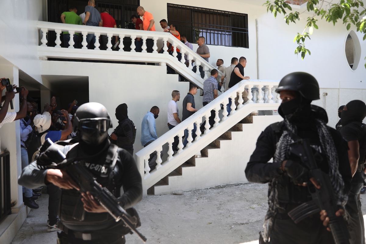 Haiti ha estradato 18 persone negli Stati Uniti, dove saranno processate per l’assassinio del presidente haitiano Jovenel Moïse