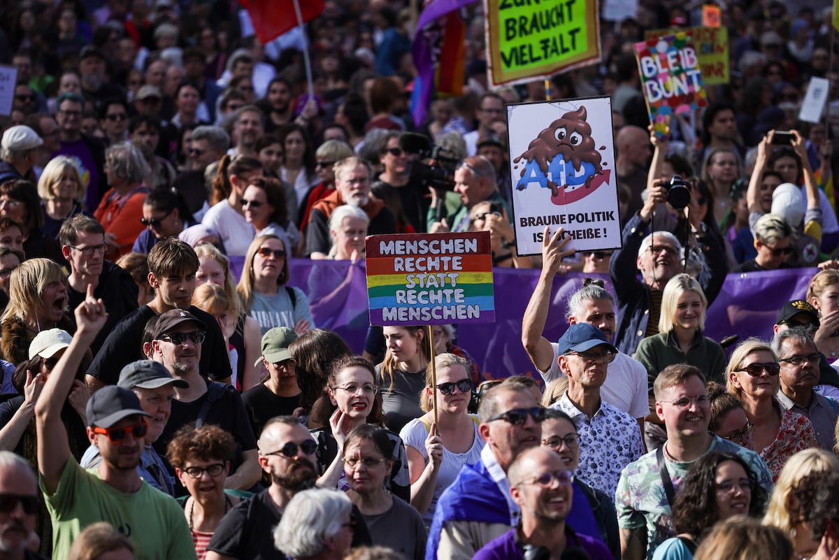 Una manifestazione contro AfD a Berlino, il 12 settembre