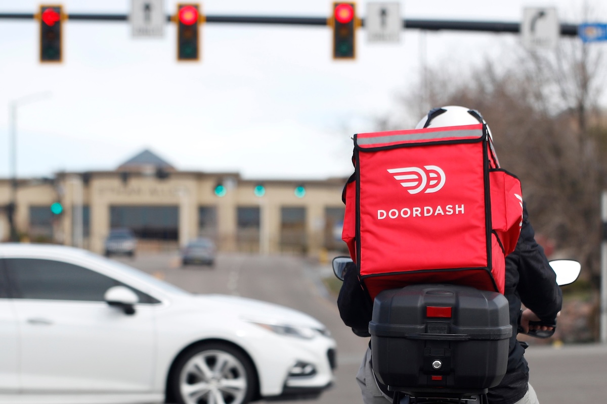 DoorDash pagherà oltre 130 milioni di dollari per non aver pagato abbastanza più di 260mila fattorini a New York