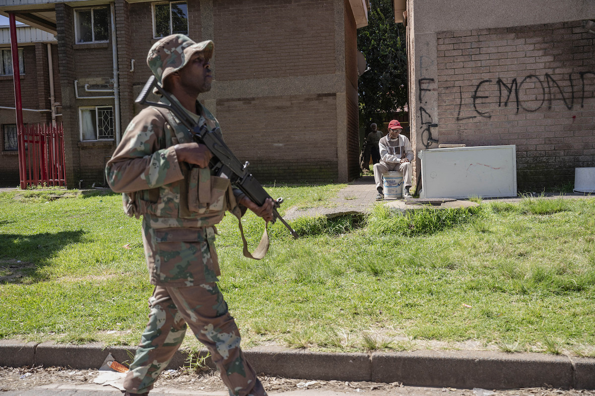 Almeno 11 persone sono state uccise in una sparatoria durante una festa in una casa a Durban, in Sudafrica