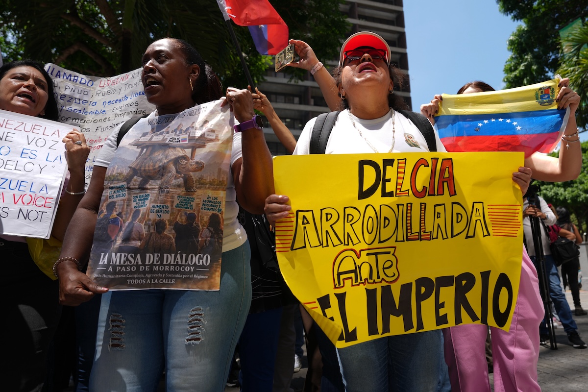 Una manifestazione sotto la sede delle Nazioni Unite a Caracas, in Venezuela, contro la partecipazione della presidente all'Assemblea generale, il 22 settembre