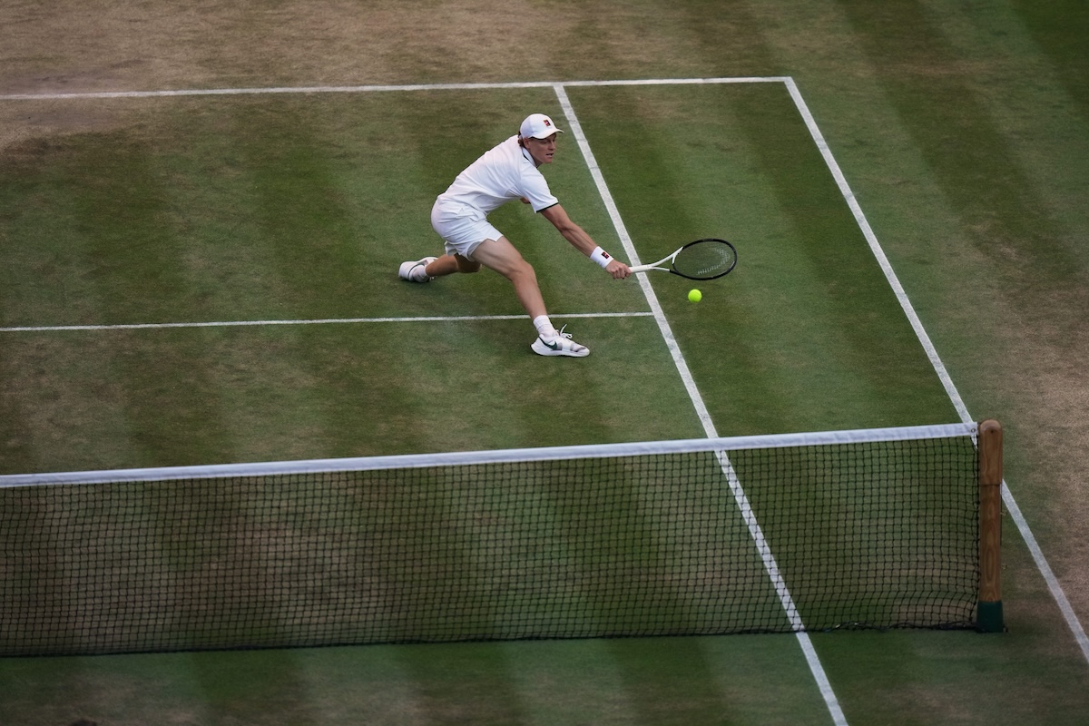 Jannik Sinner non giocherà l’ATP 500 di Pechino per lo stesso infortunio al ginocchio che gli ha già fatto saltare altri tornei