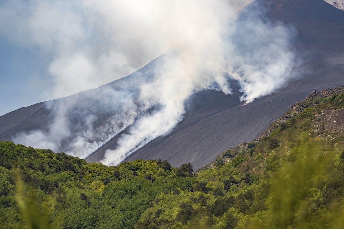All’aeroporto di Catania i voli sono stati sospesi fino alle 16 per la cenere dell’Etna