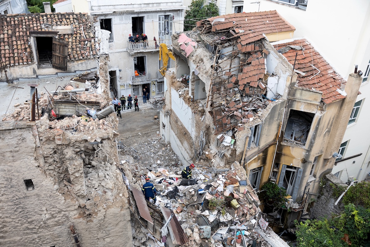 C’è stata un’esplosione in una palazzina in un quartiere turistico in centro ad Atene: sei persone sono morte