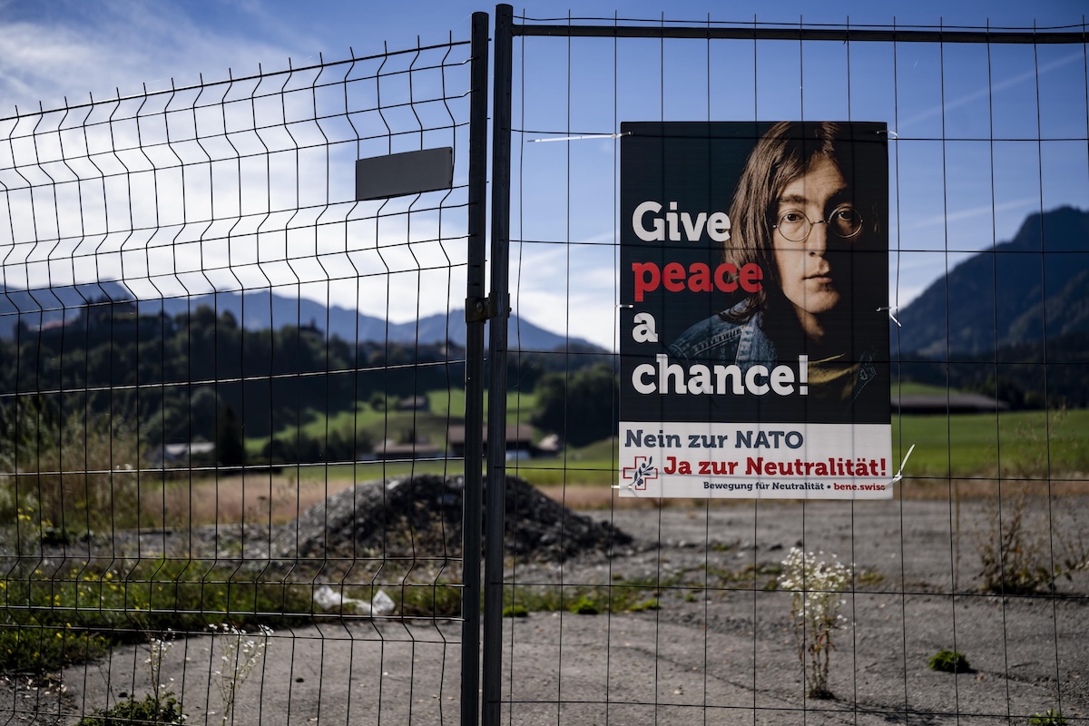 In Svizzera ha vinto il “no” al referendum per irrigidire le condizioni della neutralità