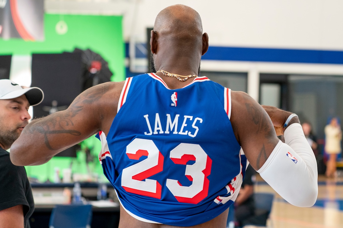 Leggi l'articolo: Le prime foto di LeBron James con la maglia dei Philadelphia 76ers