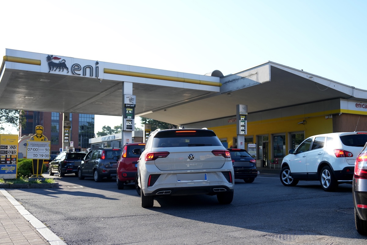 cosa c8217232 dietro al limite al prezzo dei carburanti di eni ip e q8 da Ilpost.it cosa c8217232 dietro al limite al prezzo dei carburanti di eni ip e q8