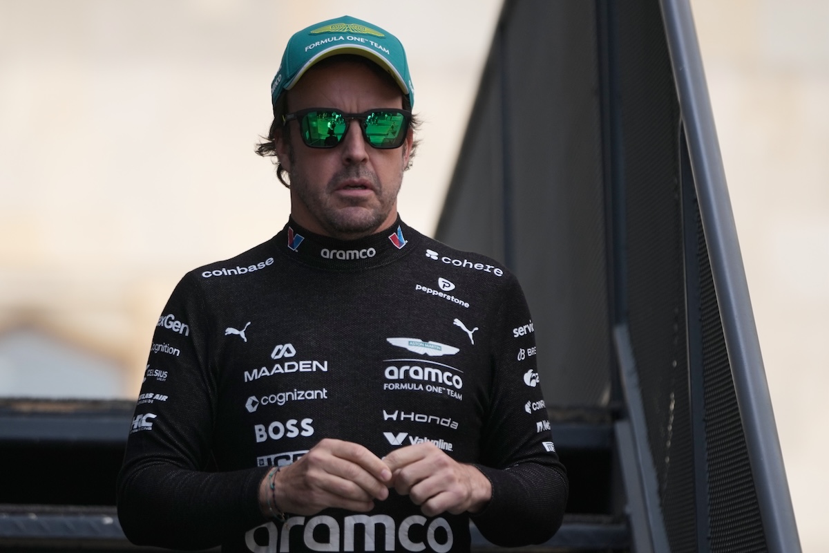 Il pilota spagnolo Fernando Alonso, che ha 45 anni, gareggerà in Formula 1 anche nel 2027