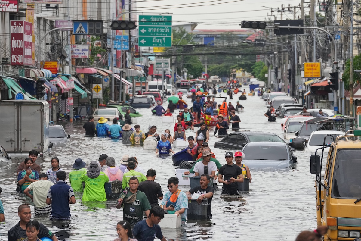 Il governo della Thailandia ha annunciato aiuti per le estese alluvioni degli ultimi giorni, che hanno provocato 19 morti