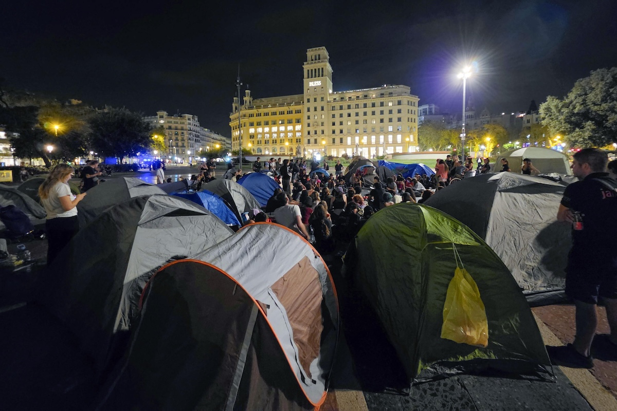 Tende anche a Barcellona, in Plaça de Catalunya, la sera del 29 settembre (