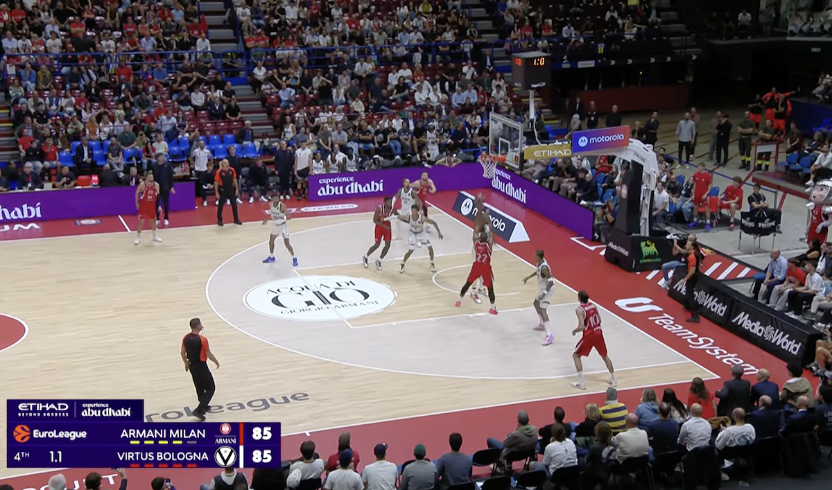 Leggi l'articolo: Il canestro all’ultimo secondo con cui l’Olimpia Milano ha battuto la Virtus Bologna in Eurolega