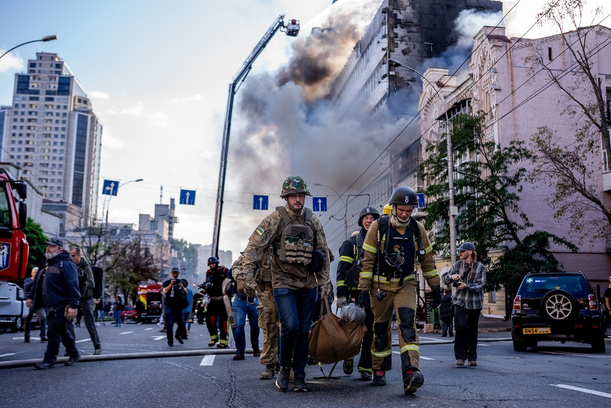 La Russia ha cambiato il modo di bombardare i civili di Kyiv