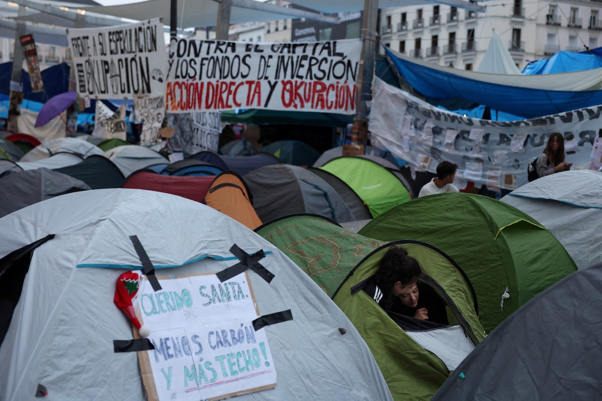 I manifestanti accampati a Madrid sono rimasti lì