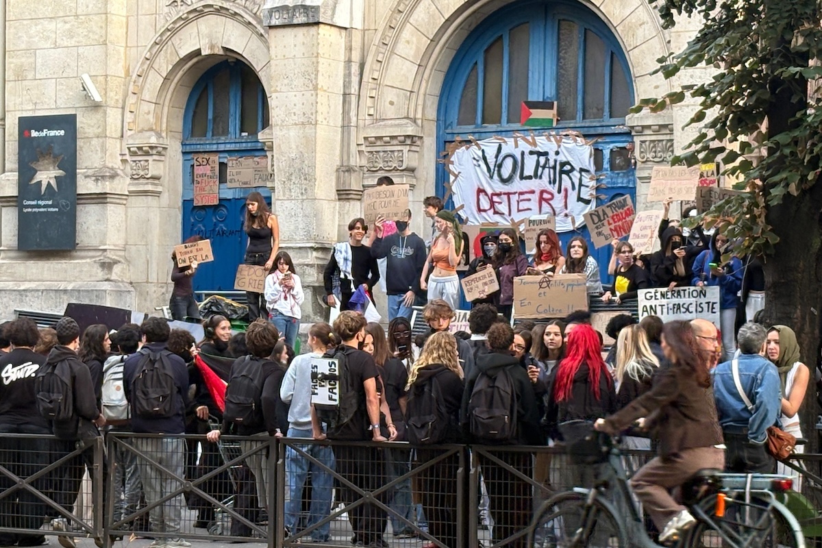 In Francia le proteste nei licei si sono estese alle università, e ci sono stati alcuni gravi incidenti