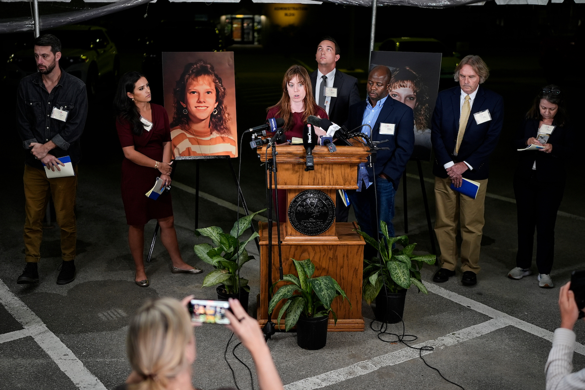 Christa Pike, la donna sopravvissuta a due iniezioni letali in Tennessee, è incosciente e attaccata a un respiratore