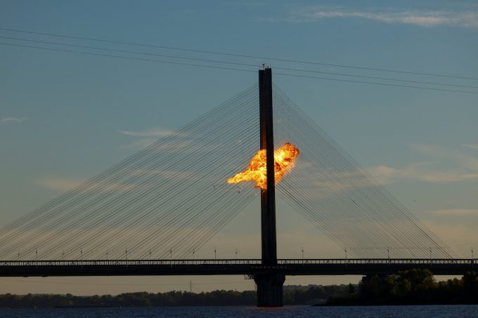 La Russia ha bombardato il secondo ponte più importante di Kyiv, dopo averne colpiti altri tre