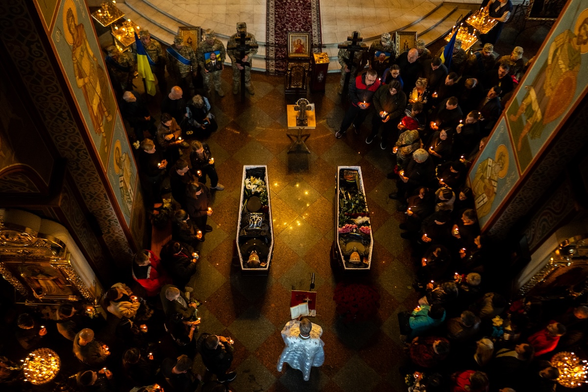 Due funerali celebrati nel monastero di San Michele dalle Cupole d'Oro (Alex Babenko/Getty Images)