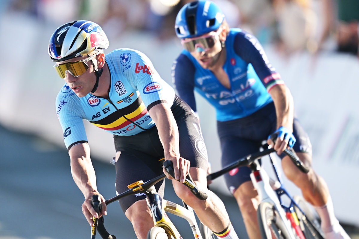 Leggi l'articolo: L’arrivo al fotofinish con cui Remco Evenepoel ha vinto gli Europei di ciclismo, davanti a Giulio Ciccone