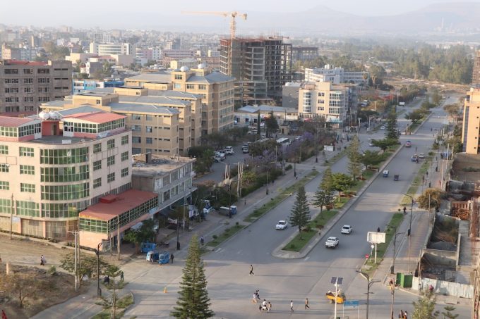 In Etiopia le forze antigovernative che controllano il Tigrè si sono ritirate dalla capitale, mentre continuano i combattimenti contro l’esercito