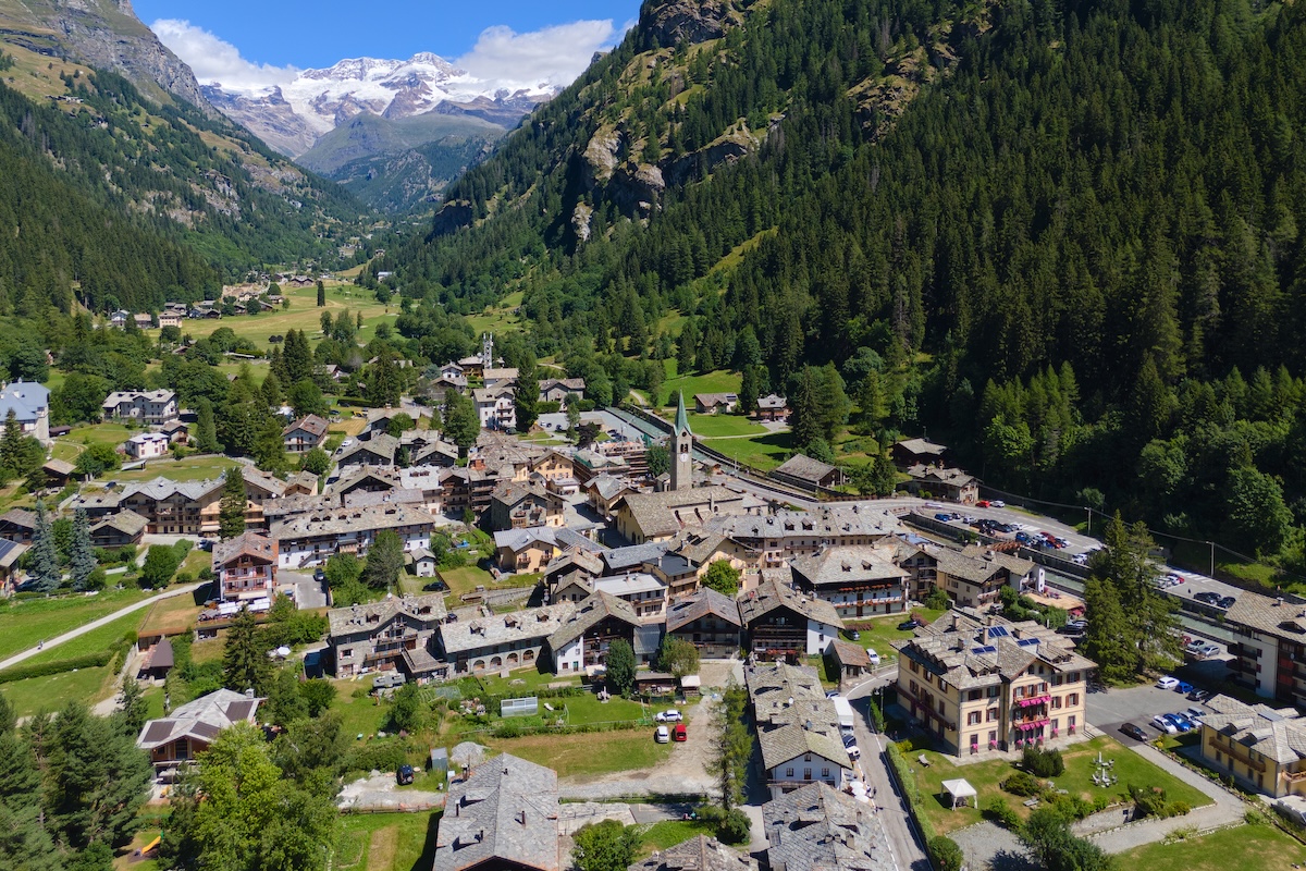 in certi posti di montagna le case sono sempre pi249 richieste da Ilpost.it in certi posti di montagna le case sono sempre pi249 richieste