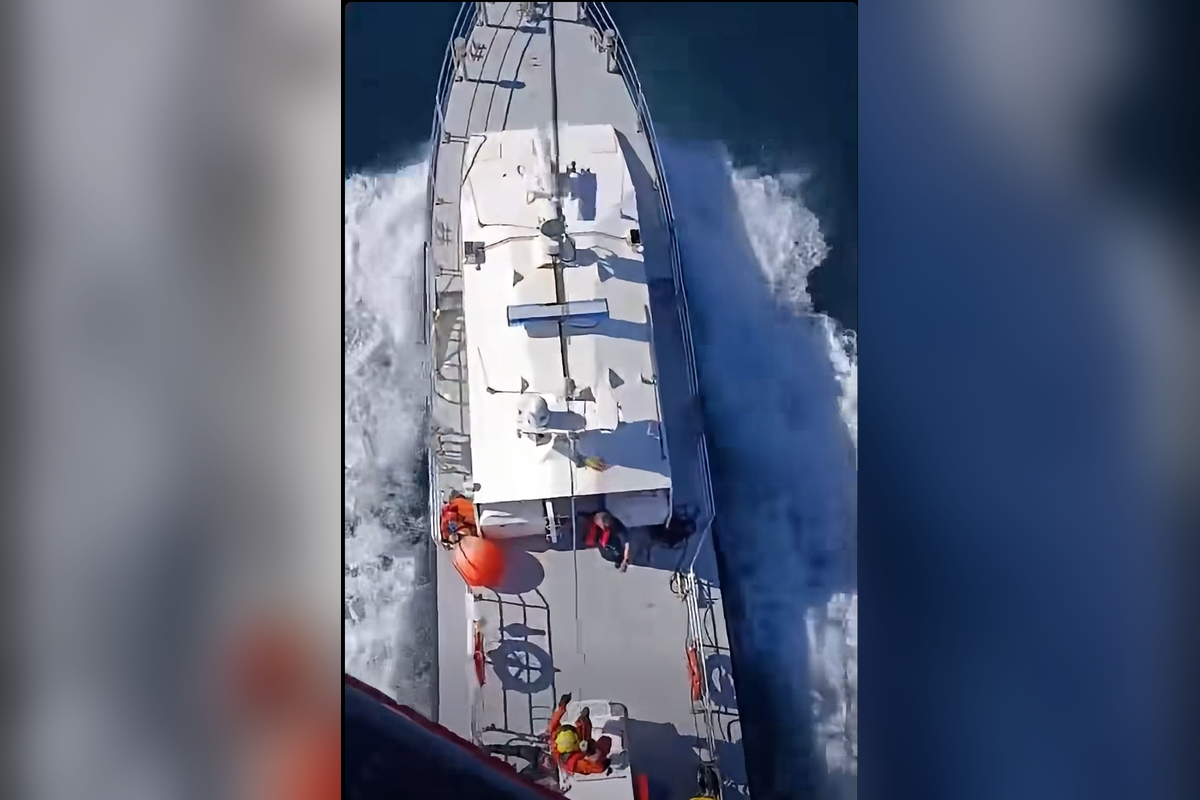 Una nave mercantile è affondata nel mar Nero e due persone sono morte: secondo l’Ucraina, è stato un attacco russo