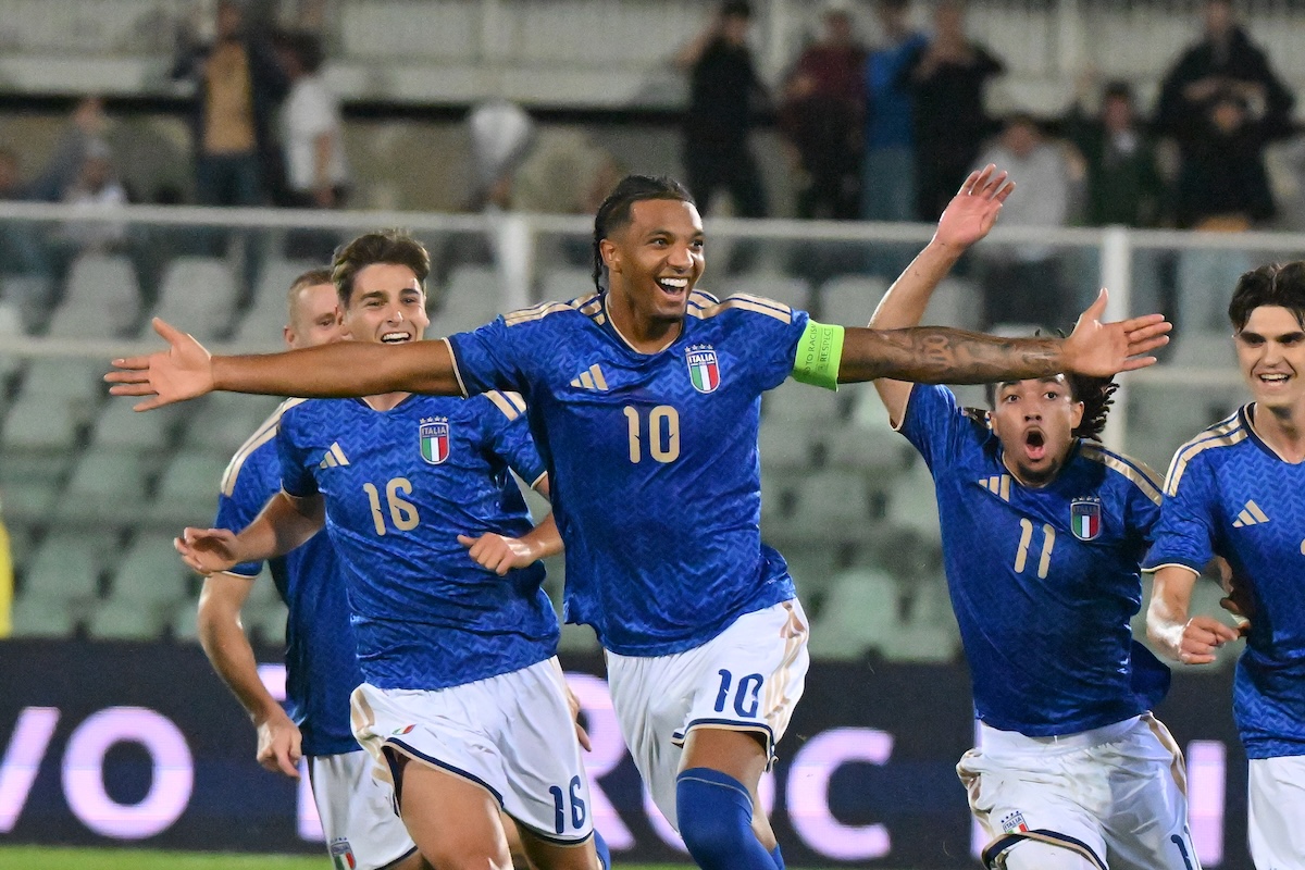 Leggi l'articolo: Il video del gol da oltre 70 metri segnato dal calciatore dell’Italia Under 21 Cher Ndour