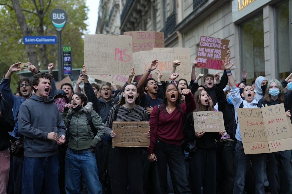 Studenti a una manifestazione per la scuola pubblica (AP Photo/Thibault Camus)
