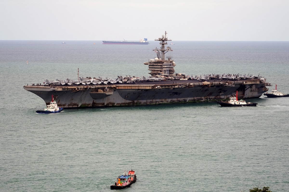 La portaerei USS Lincoln è in arrivo a San Diego, in California, dopo più di trecento giorni di missione