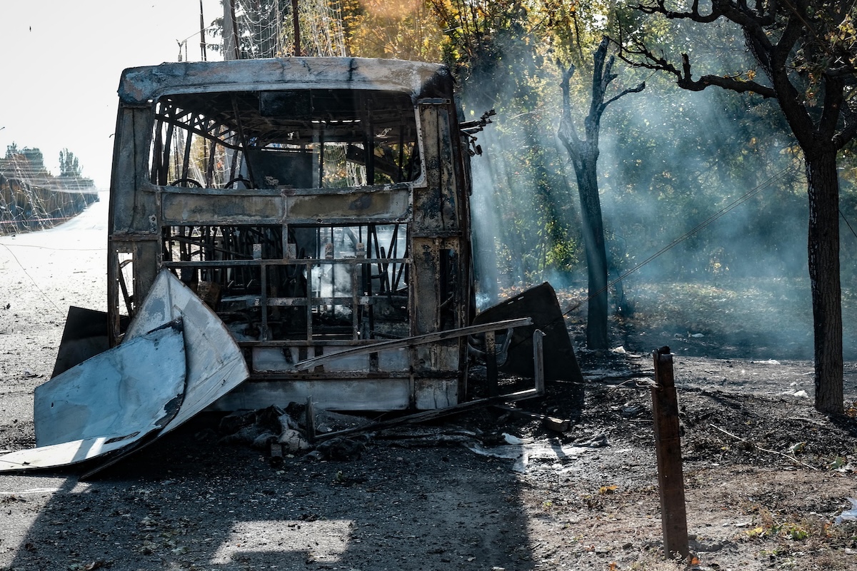 Il bombardamento russo contro due autobus a Kramatorsk