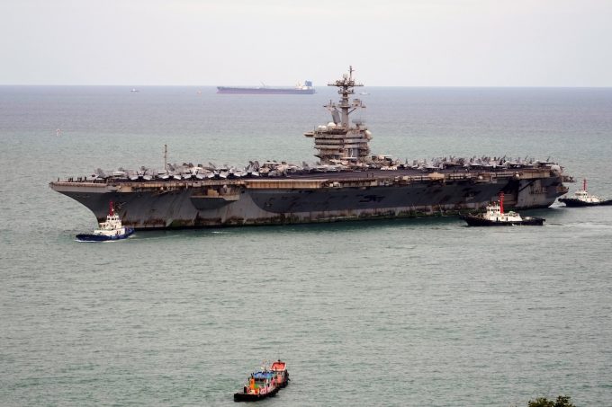 La portaerei USS Lincoln è arrivata a San Diego, in California, dopo più di trecento giorni di missione