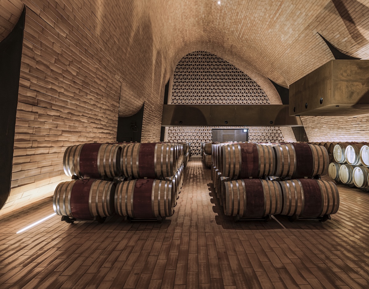 Sono state rubate trentamila bottiglie di vino da una famosa cantina toscana