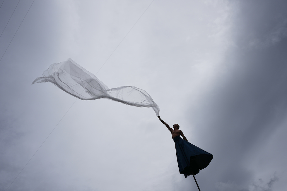 Un’artista circense si esibisce a Città del Messico, sabato 10 ottobre 2026(AP/Eduardo Verdugo)