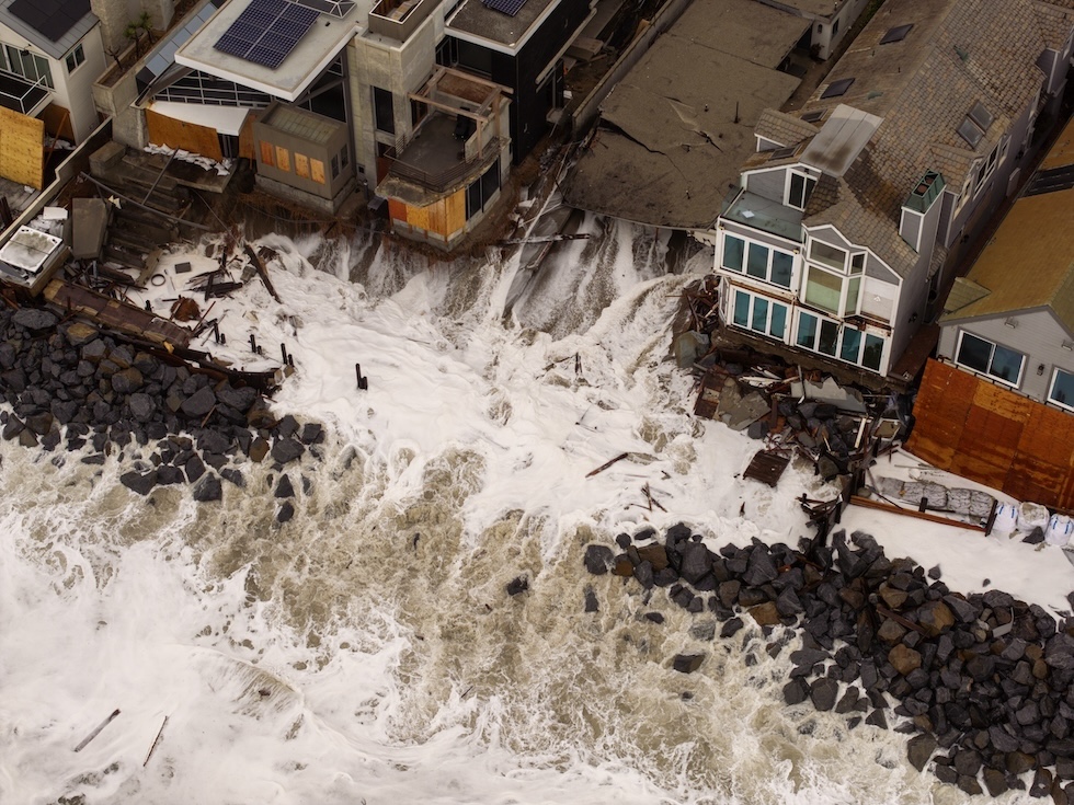 Case sulla costa californiana danneggiate dalla tempesta Rachel (David McNew/Getty Images)