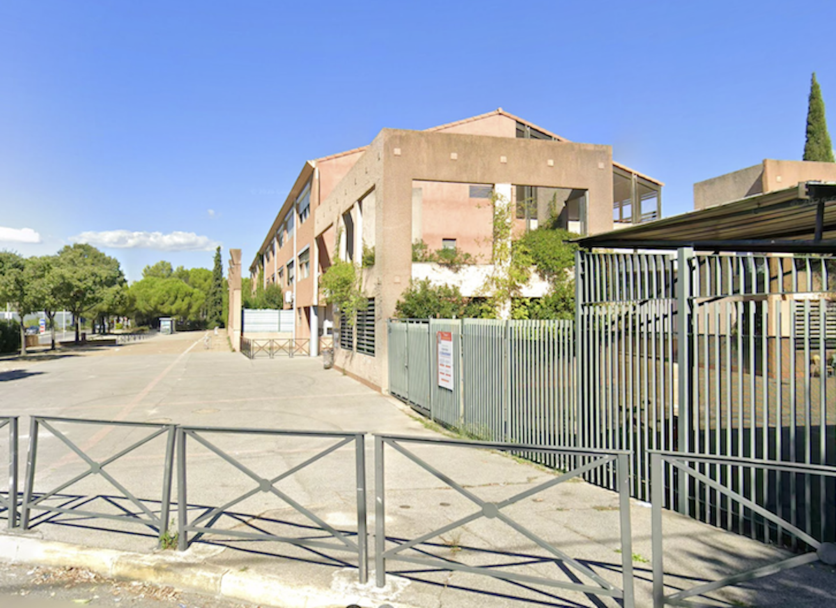 Vicino a Marsiglia uno studente di 14 anni ha sparato al preside e a una professoressa della sua scuola con un fucile da caccia