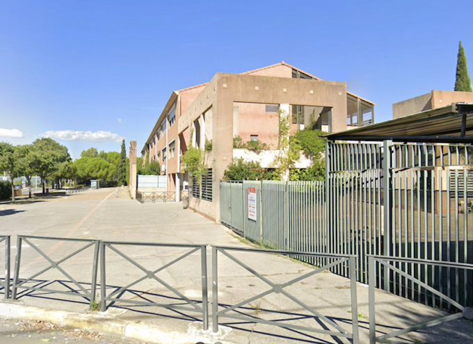 Vicino a Marsiglia uno studente di 14 anni ha sparato al preside e a una professoressa della sua scuola con un fucile da caccia