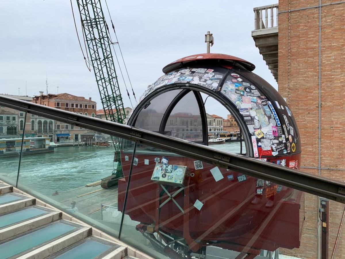 La cabinovia di fianco al ponte