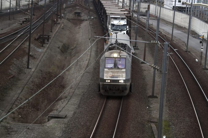 C’è stato un incidente tra un bus e un treno all’ingresso del tunnel della Manica, dal lato francese: ci sono 19 feriti