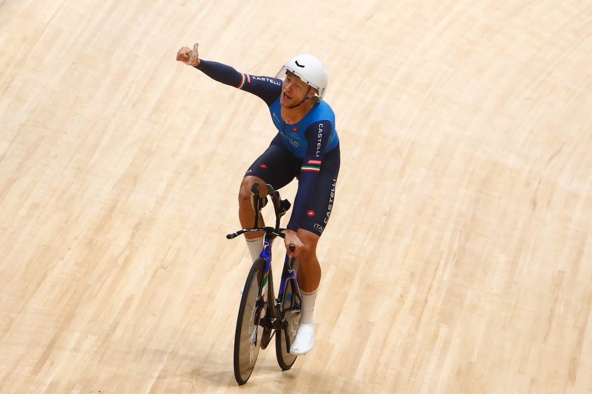 Jonathan Milan ha vinto l’oro e fatto un record del mondo ai Mondiali di ciclismo su pista