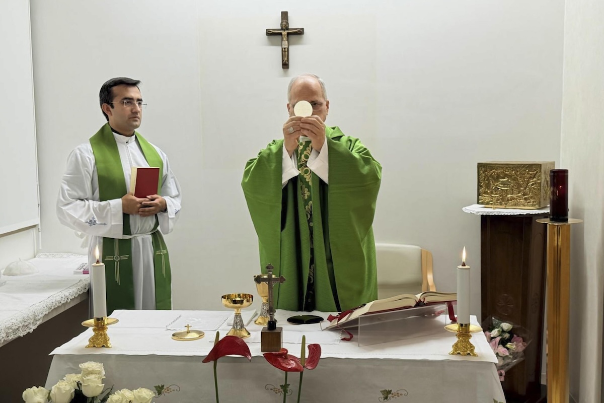 Leggi l'articolo: Papa Leone XIV che celebra la sua prima messa dopo l’intervento, al Policlinico Gemelli