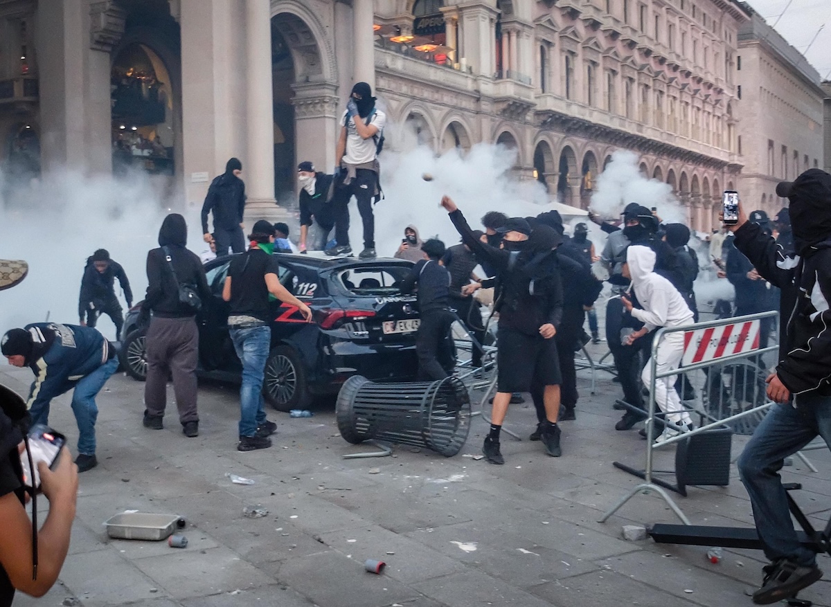 Era molto giovane chi ha partecipato agli scontri nelle piazze
