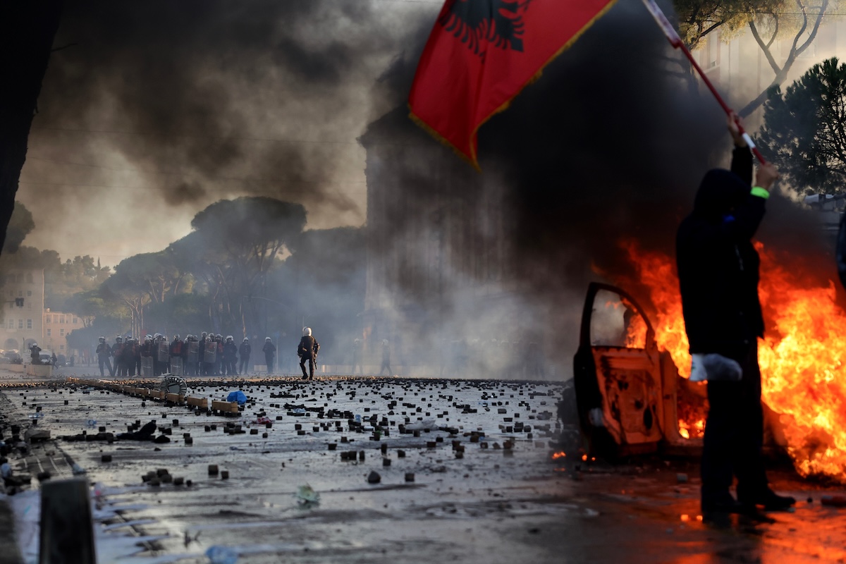 In Albania ci sono stati nuovi scontri fra i manifestanti che protestavano contro il governo e la polizia