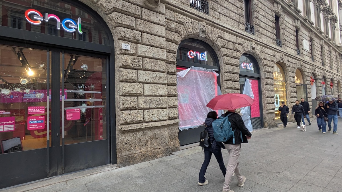 nel centro di milano ci sono stati nuovi disordini dopo le proteste di sabato da Ilpost.it nel centro di milano ci sono stati nuovi disordini dopo le proteste di sabato