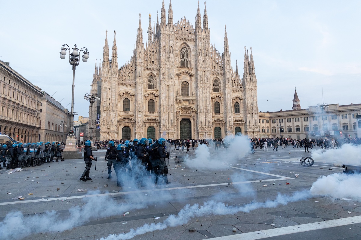 Cosa è successo a Milano in due giorni di saccheggi e disordini