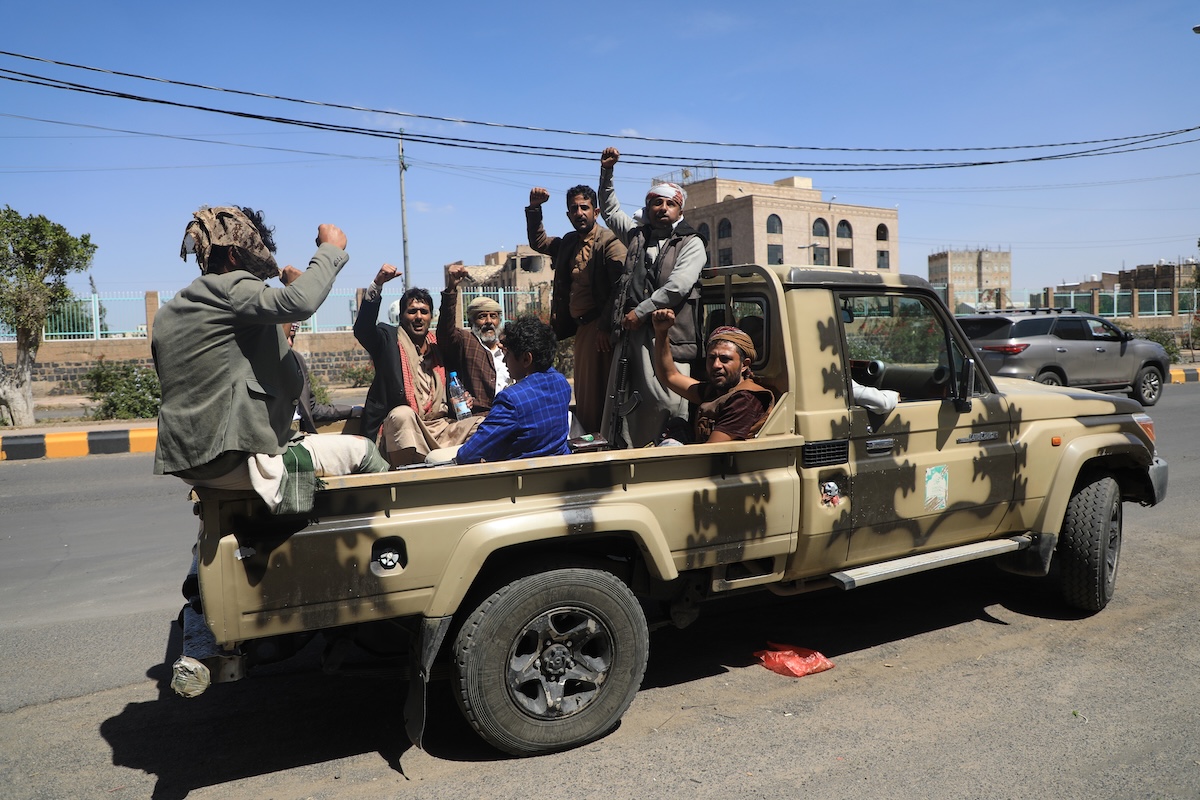73 persone sono state uccise in un nuovo attacco degli Houthi in Yemen, stavolta contro un campo di addestramento militare