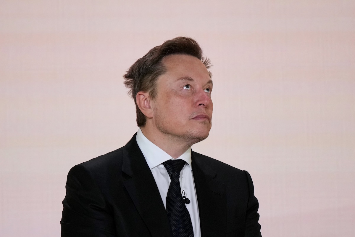 Elon Musk sta valutando di fondere Tesla e SpaceX