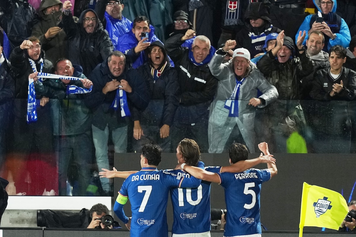 Leggi l'articolo: I quattro gol con cui il Como ha battuto il Manchester United