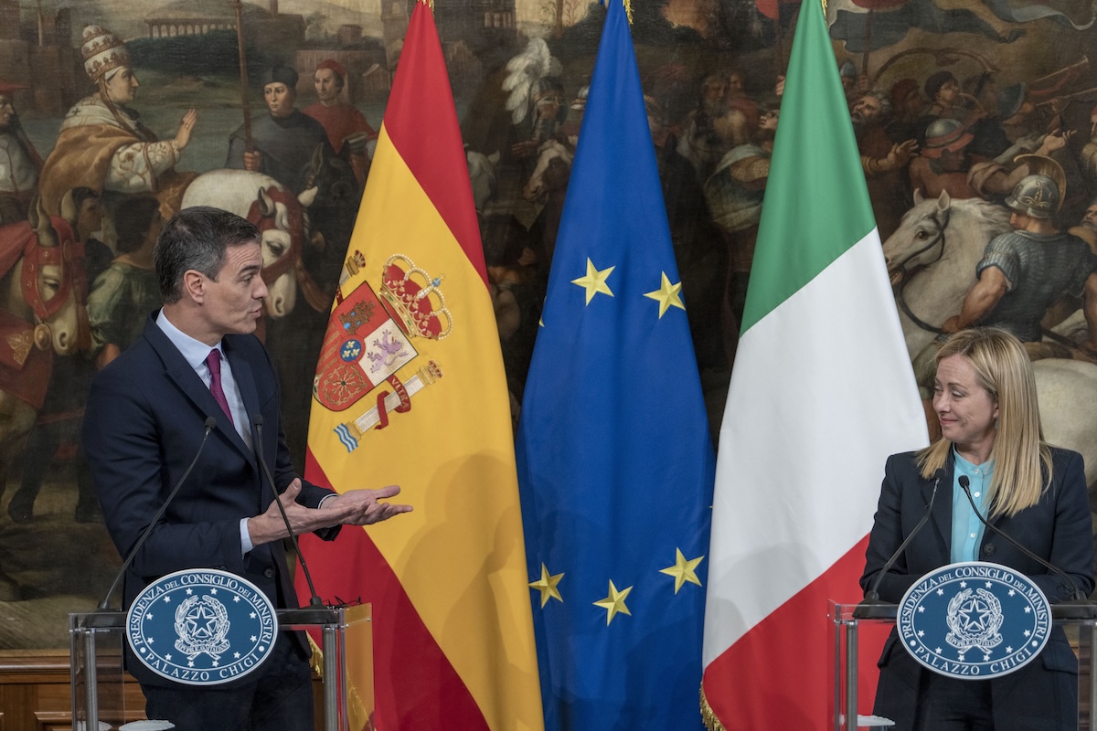Italia e Spagna hanno deciso di non prorogare i controlli per i viaggiatori tra i due paesi, introdotti dopo la crisi di Ceuta